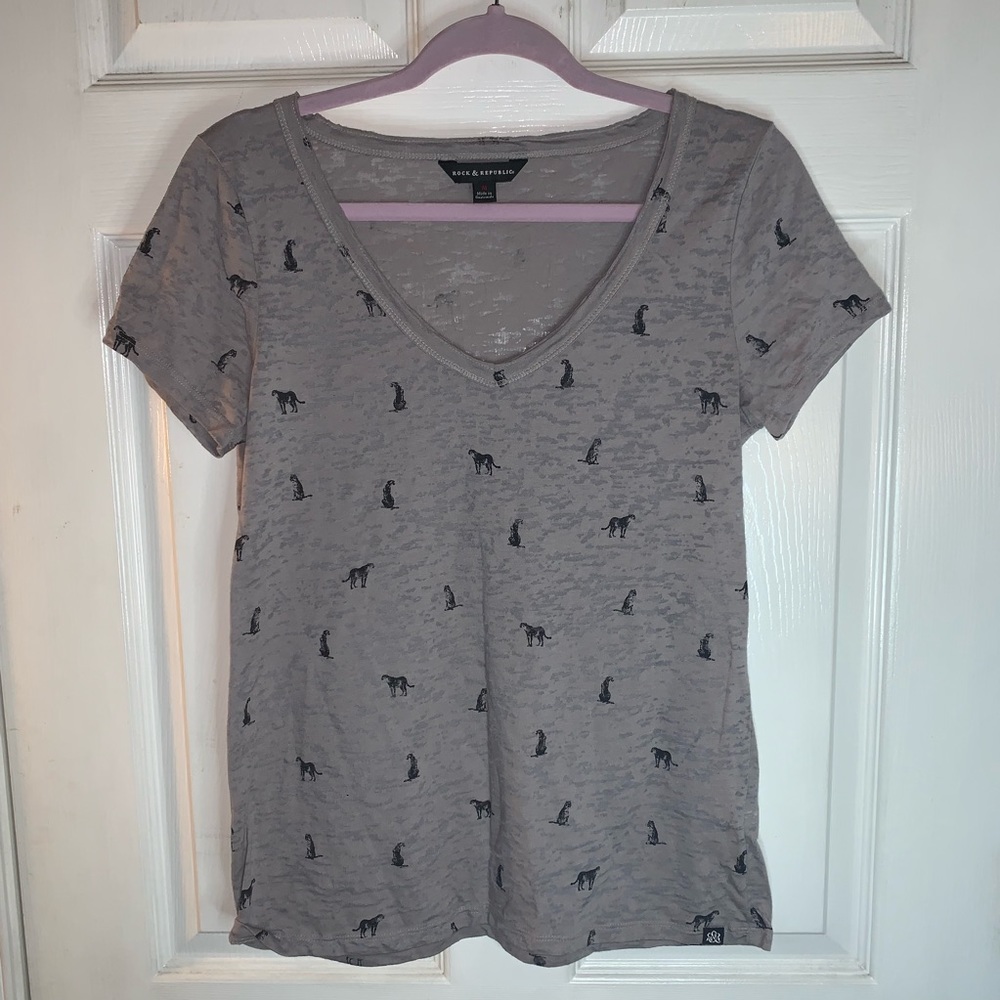 Rock & Republic  vneck with cheetahs